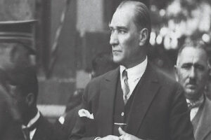 10 Kasım 1938: Bir Önderi Anıyoruz